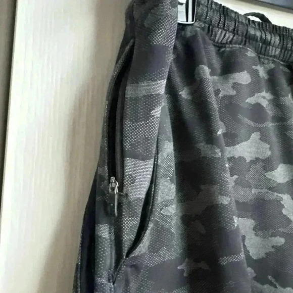 Lululemon Surge Camo Short 8” Lined Variegated Mesh Black Grey Size Large - Picture 2 of 5